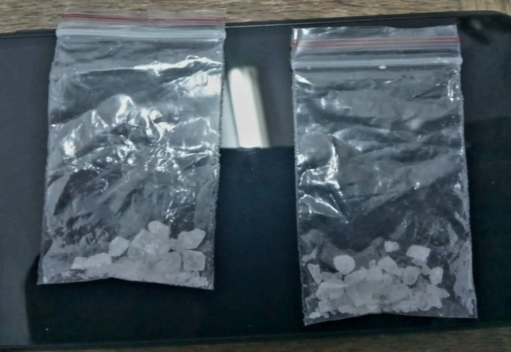 Brăilean de 40 de ani depistat de jandarmi având asupra sa două pliculețe cu o substanță solidă tip „cristal” susceptibilă a avea efecte psihoactive
