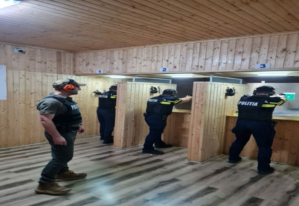 20 de polițiști, încadrați recent din sursă externă, au urmat un modul de instruire în domeniul tragerii cu armamentul din dotare