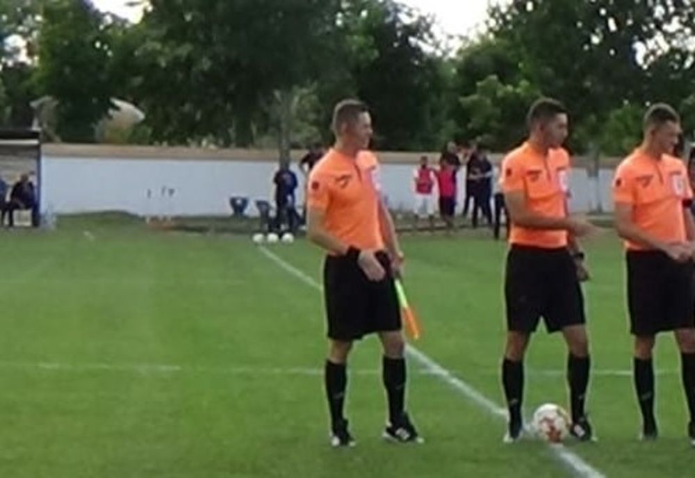 Meciul de fotbal dintre Viitorul Șuțești și Voința Cudalbi nu a fost ocolit de incidente. Un spectator a fost amendat de jandarmi pentru că a înjurat arbitrul partidei