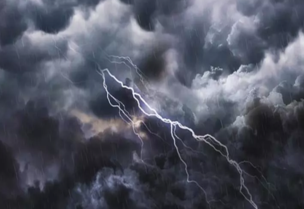 Cod galben de furtuni și grindină în mai multe județe. Care sunt zonele incluse în avertizarea meteo