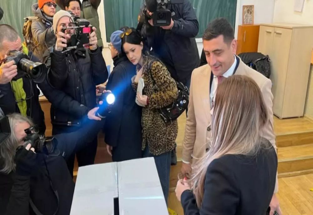 ALEGERI PREZIDENȚIALE 2024. GEORGE SIMION, ALĂTURI DE SOȚIA SA LA SECȚIA DE VOTARE: SUNT FOARTE BUCUROS CĂ REUȘIM SĂ REDĂM SPERANȚA ROMÂNILOR ȘI GÂNDUL LA UN VIITOR MAI BUN