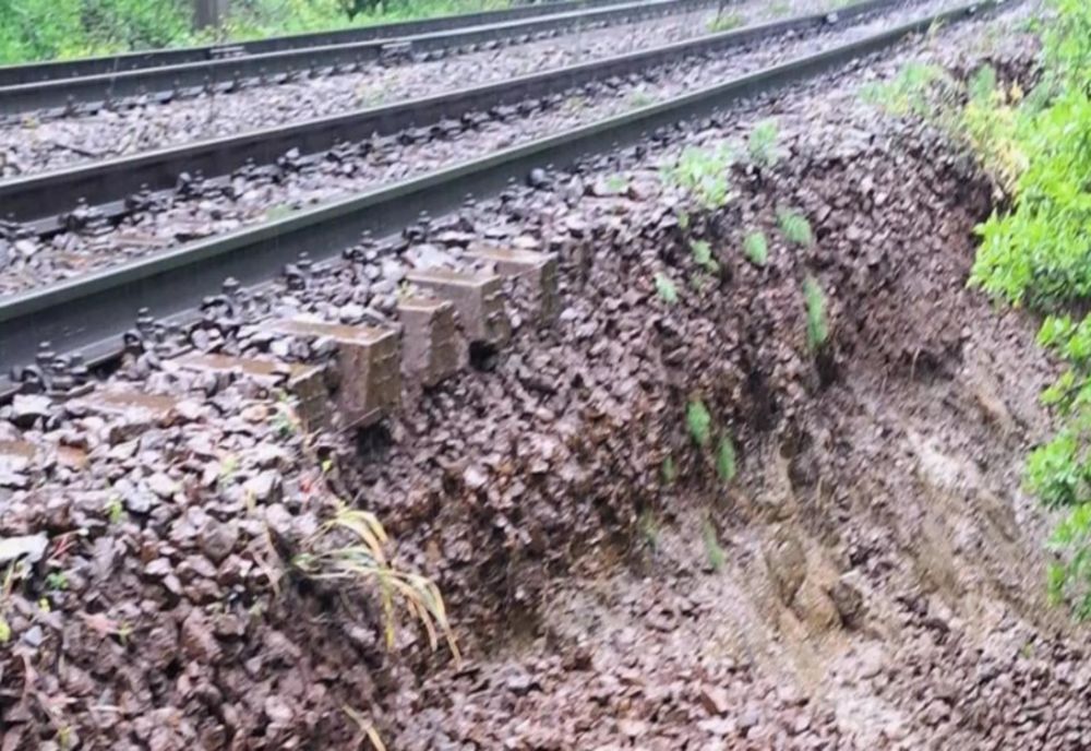 ALUNECARE DE TEREN ÎNTRE PREDEAL ȘI TIMIȘUL DE SUS. CIRCULAȚIE FEROVIARĂ RESTRICȚIONATĂ ÎN JUDEȚUL BRAȘOV