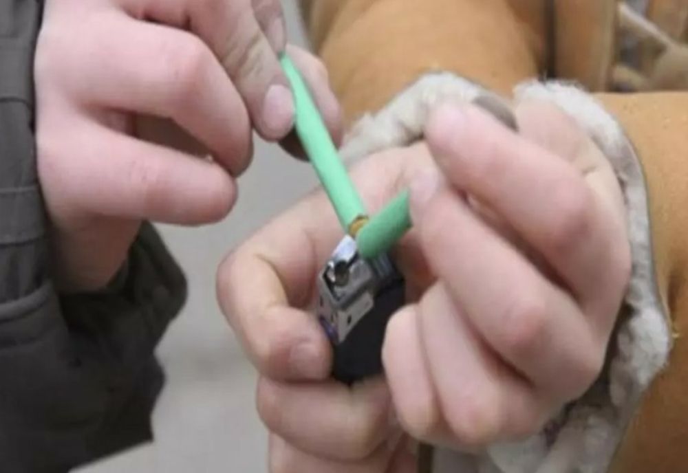 Doi copii de 8 şi 11 ani, răniţi după ce s-au jucat cu o petardă