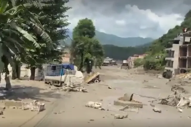 UE activează Copernicus pentru Nepal după inundațiile devastatoare. Cel puțin 95 de morți și sute de turiști dispăruți