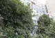O fată de 13 ani a căzut de la etajul 9