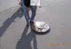 Doi bărbați au găsit un capac de canalizare și s-au gândit să nu-l lase nesupravegheat