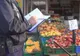 Fructe și legume confiscate de polițiști