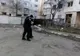 Video: Tânărul care a făcut scandal în bancă a fost internat la psihiatrie
