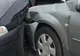 A plecat de pe loc și a lovit un alt autoturism. Ghinionul lui a fost că nu are permis de conducere