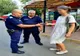 Portofel pierdut în Stațiunea Lacu Sărat, predat de echipajul de jandarmerie proprietarei