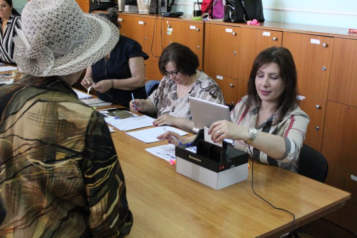 Au fost desemnați operatorii de calculator pentru alegerile din 10 noiembrie